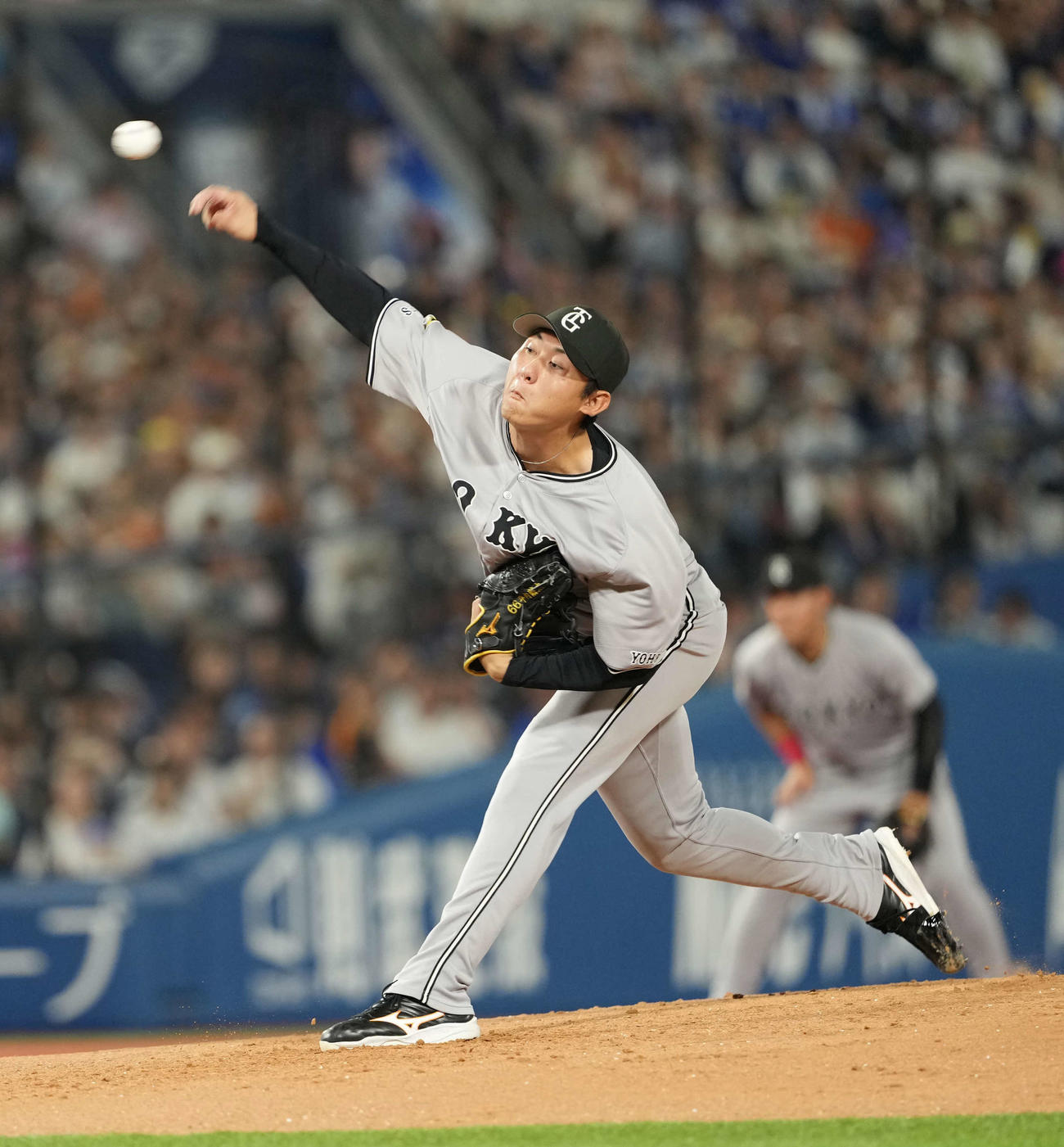 DeNA対巨人　力投する巨人の平内（撮影・井上学）