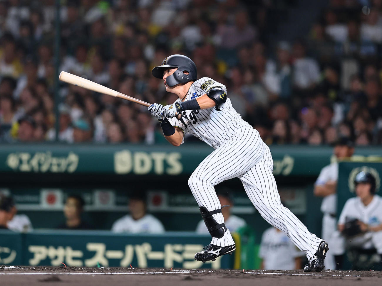 阪神対中日　2回裏阪神1死、小野寺は左越えに二塁打を放つ（撮影・藤尾明華）