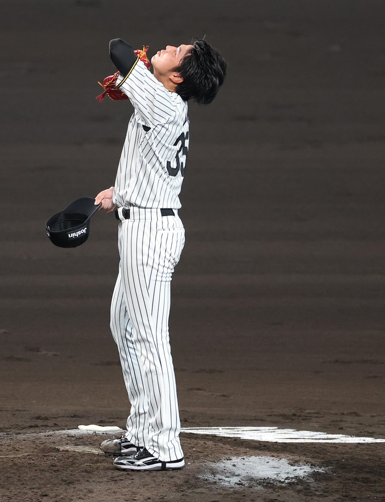 阪神対中日　7回表中日1死三塁、石伊に先制適時打を浴びた才木（撮影・上田博志）