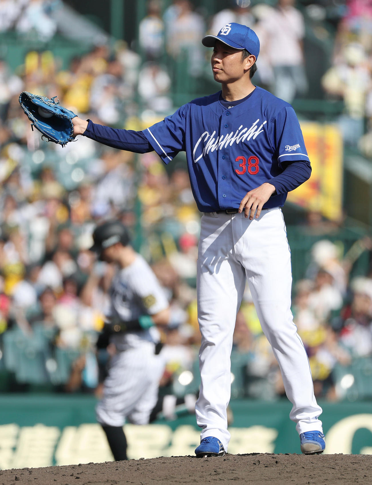 阪神対中日　3回裏阪神1死一塁、松葉は佐藤輝に2点本塁打を浴びる（撮影・上田博志）
