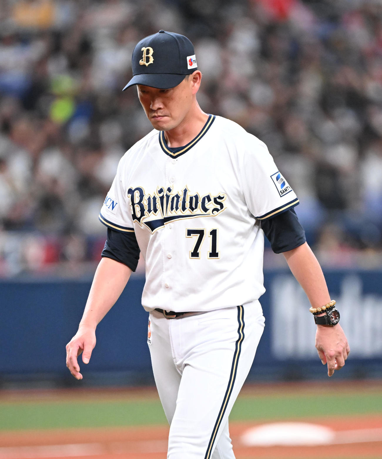 オリックス対ソフトバンク　5回途中でエスピノーザの降板を決めたオリックス岸田監督（撮影・和賀正仁）