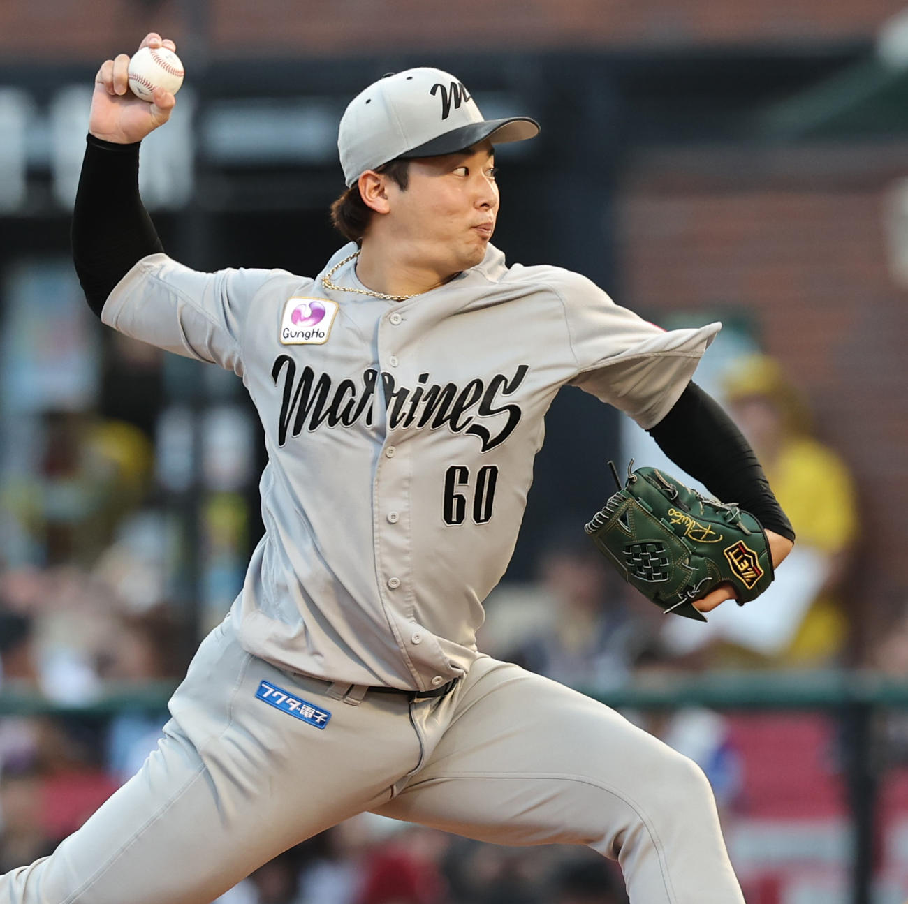 楽天対ロッテ　力投するロッテ横山（撮影・野上伸悟）