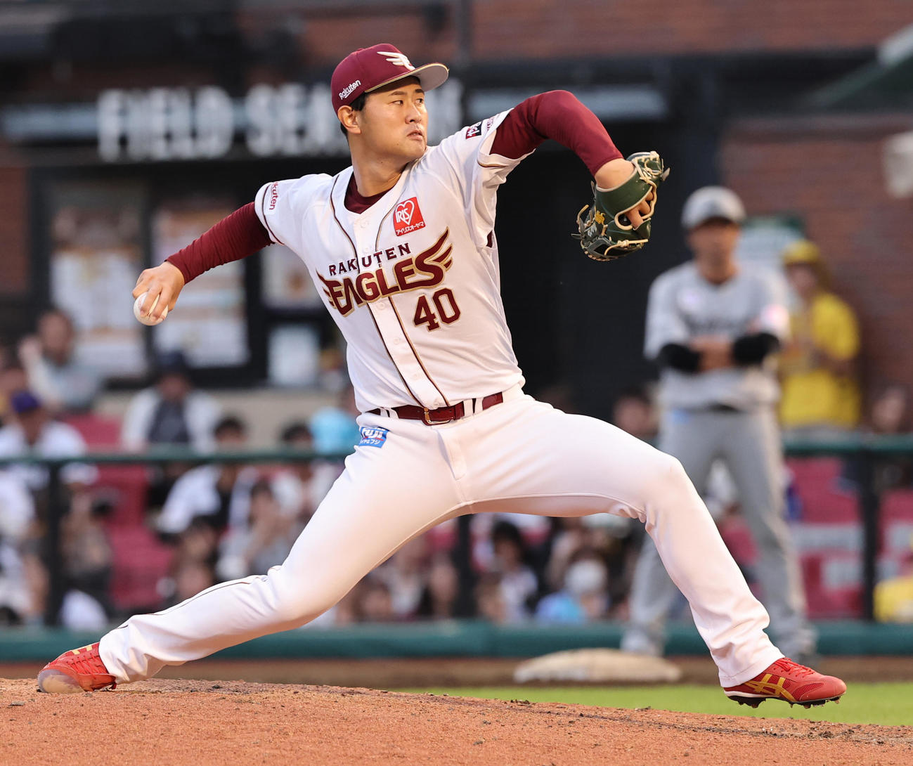 楽天対ロッテ　力投する楽天江原（撮影・野上伸悟）