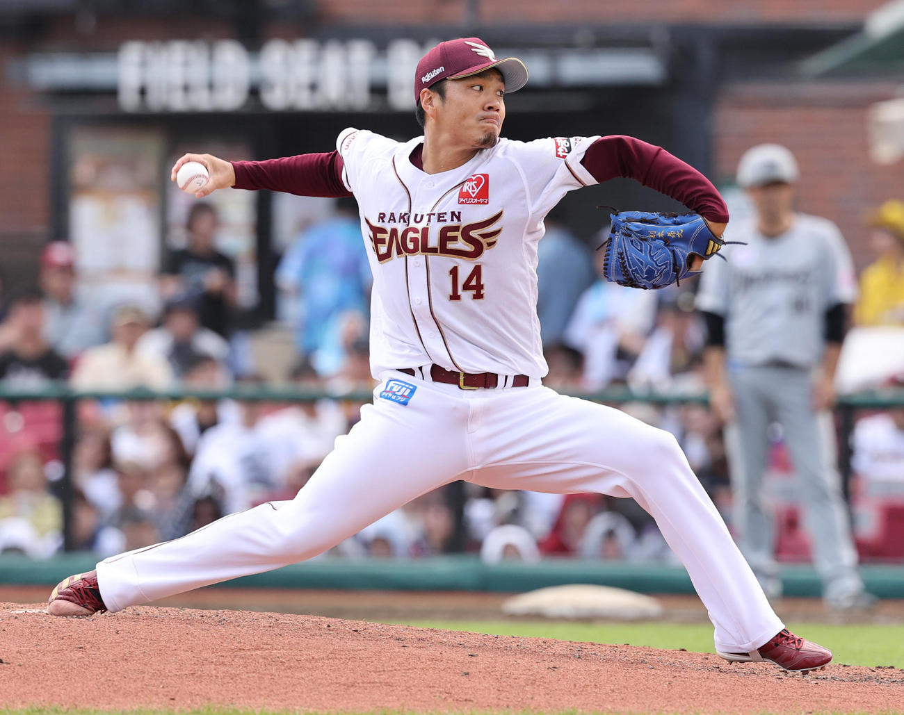 楽天対ロッテ　力投する楽天則本（撮影・野上伸悟）