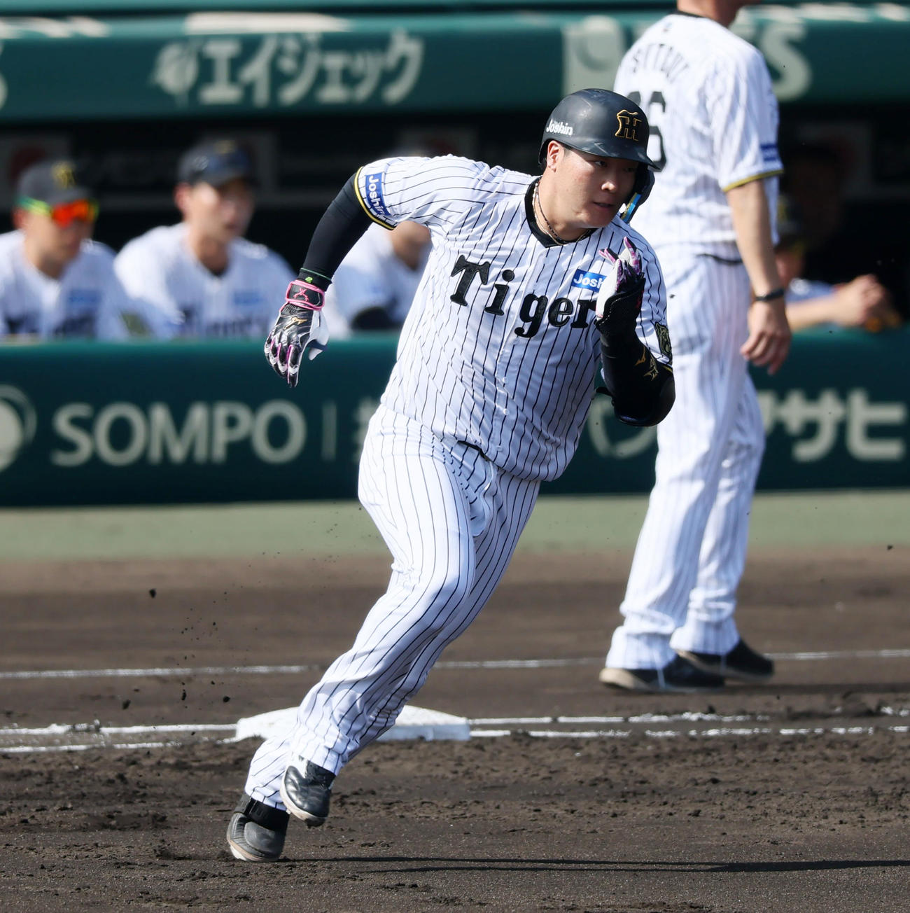 阪神対中日　1回裏阪神2死二塁、大山は左越え適時二塁打を放つ（撮影・加藤哉）