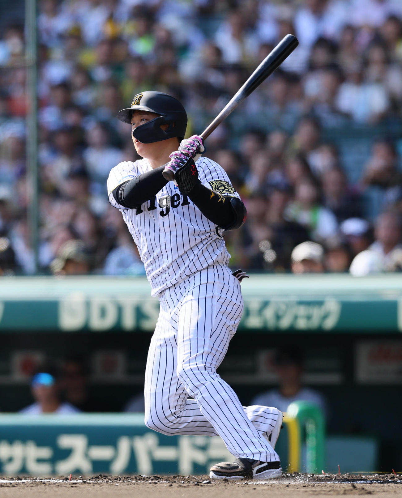 阪神対中日　1回裏阪神2死二塁、大山は左越えに適時二塁打を放つ（撮影・藤尾明華）