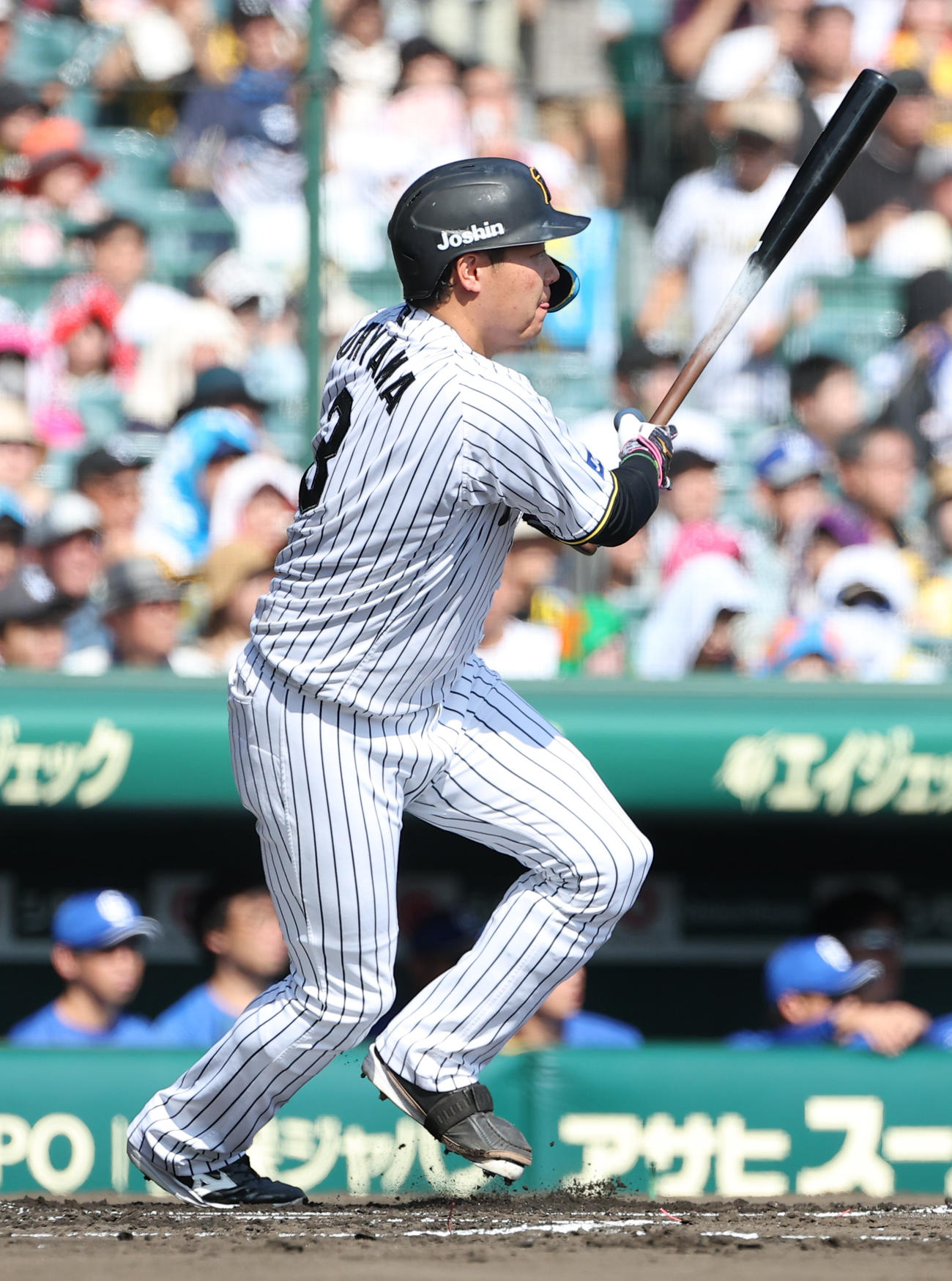 阪神対中日　1回裏阪神2死二塁、大山は適時二塁打を放つ（撮影・上田博志）