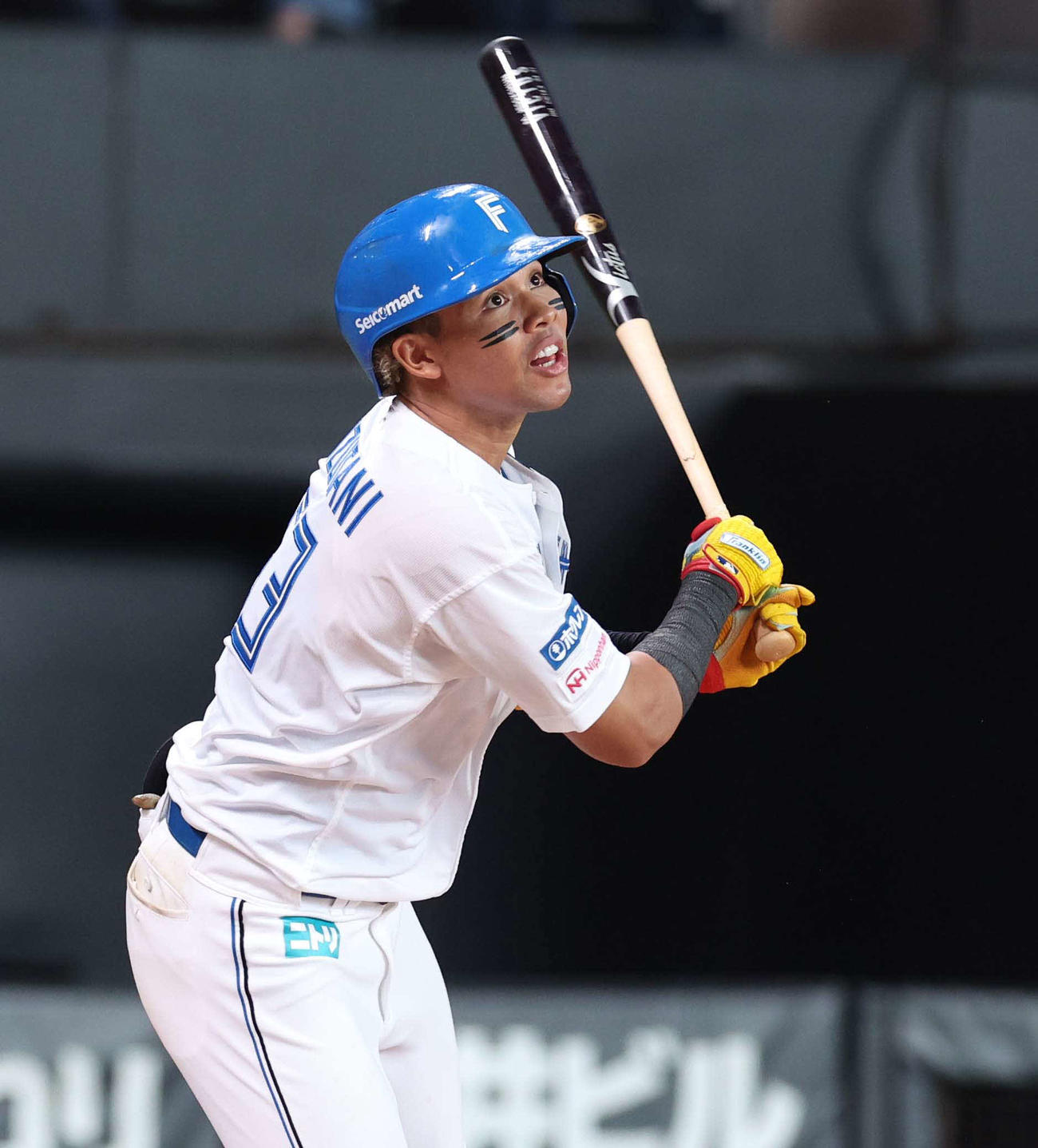 日本ハム対西武　6回裏日本ハム2死一、三塁、二前適時内野安打を放つ水谷（撮影・黒川智章）