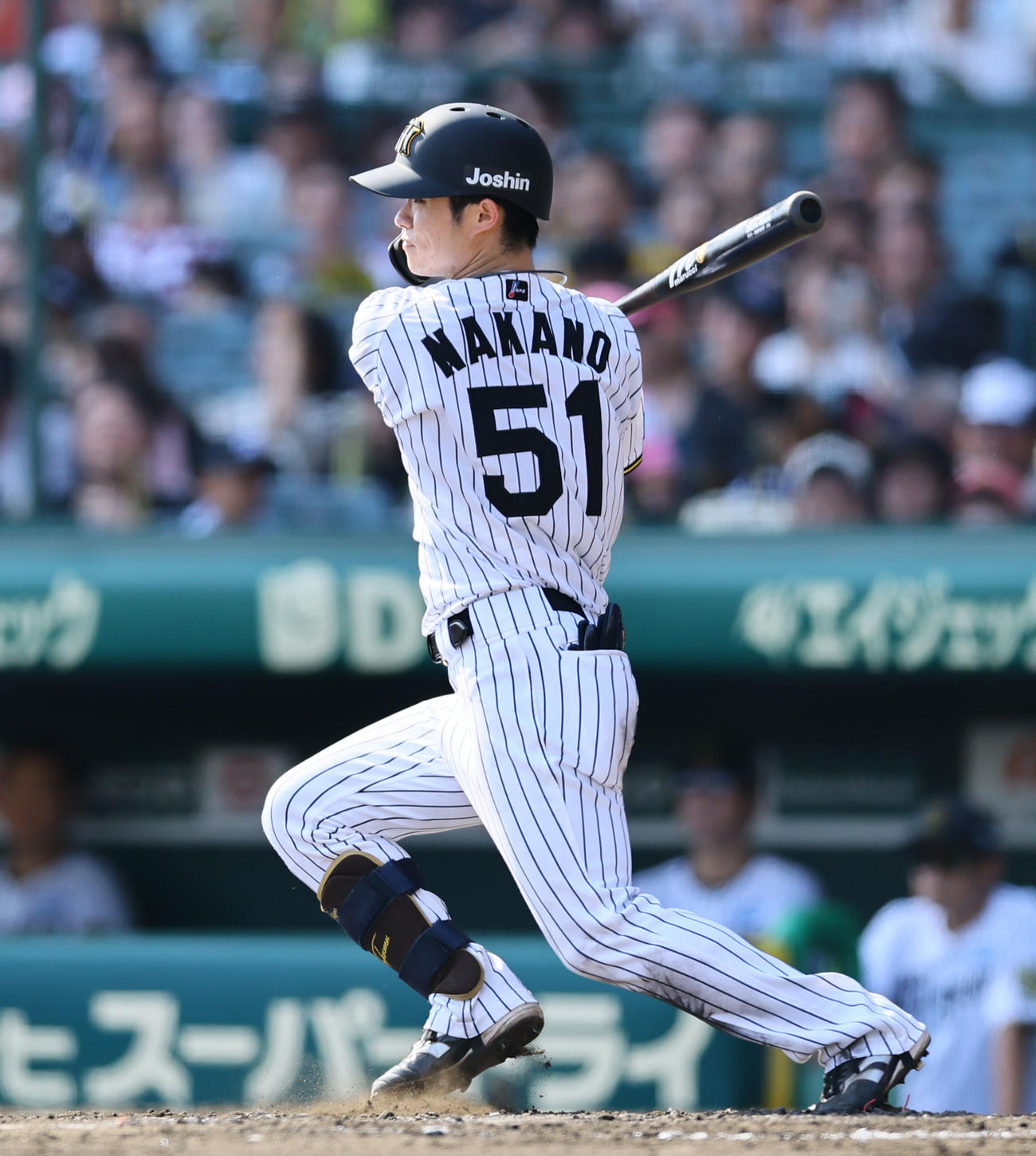 阪神対中日　3回裏阪神無死、中野は右前打を放つ（撮影・藤尾明華）
