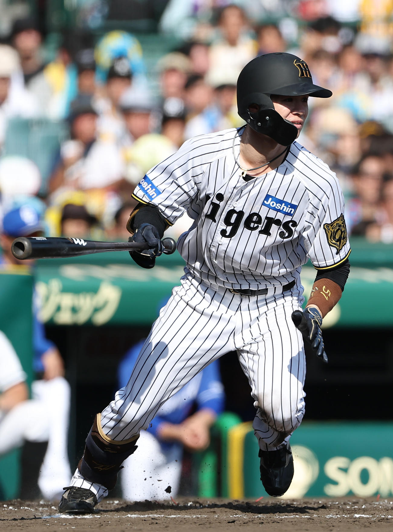 阪神対中日　3回裏阪神無死、中野は右前打を放つ（撮影・上田博志）