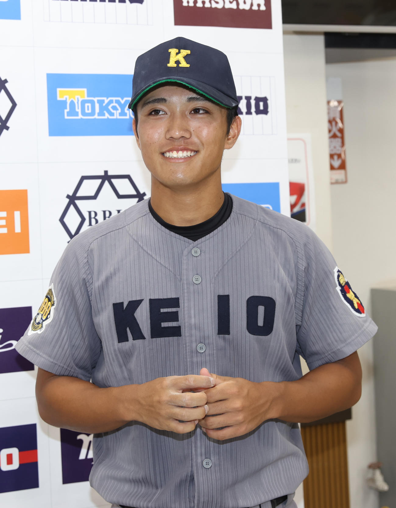 慶大対法大　1年生で本塁打を打った慶大・一宮は笑顔を見せる（撮影・柴田隆二）　　