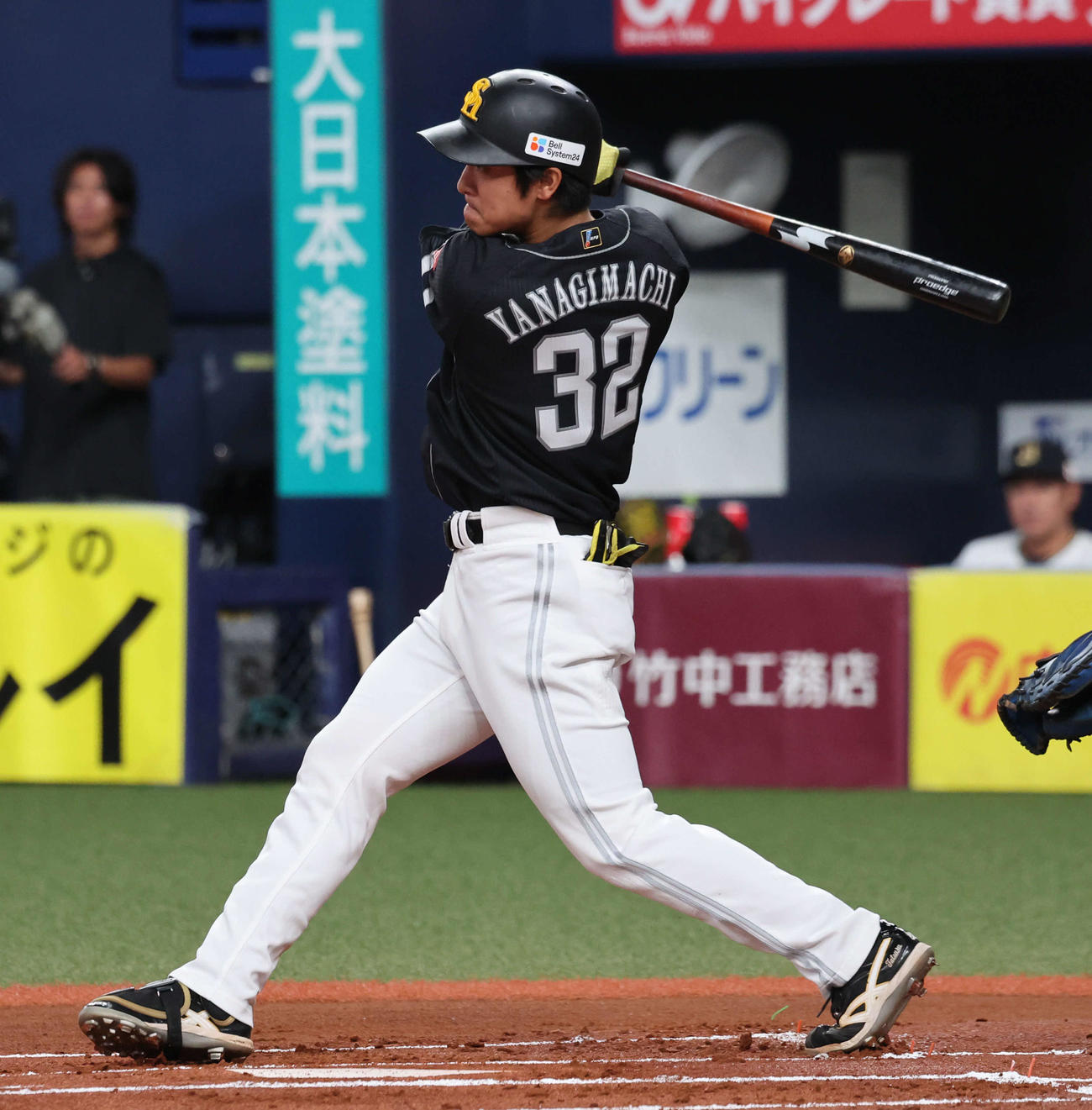 オリックス対ソフトバンク　1回表ソフトバンク2死、柳町は中前にチーム初安打を放つ（撮影・西尾就之）