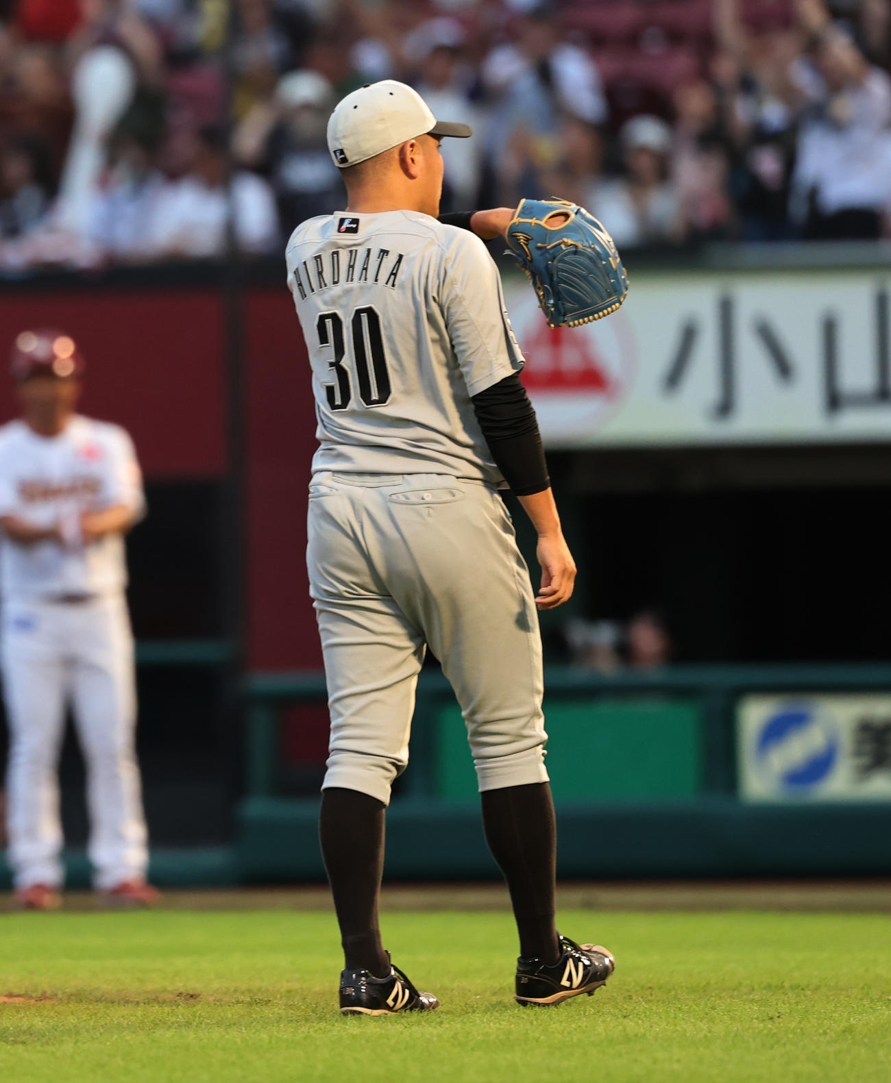 楽天対ロッテ　12回裏楽天無死、小郷裕哉にサヨナラ本塁打を浴びた広畑（撮影・野上伸悟）
