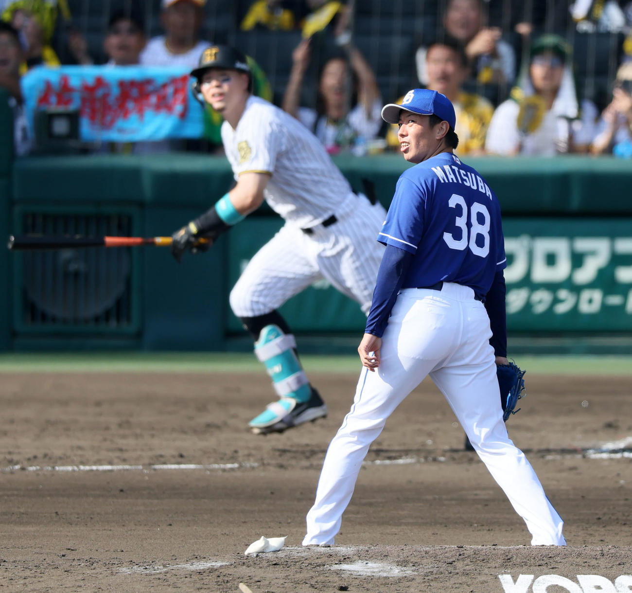 阪神対中日　3回裏阪神1死一塁、松葉は佐藤輝に右越え2点本塁打を浴びる（撮影・加藤哉）