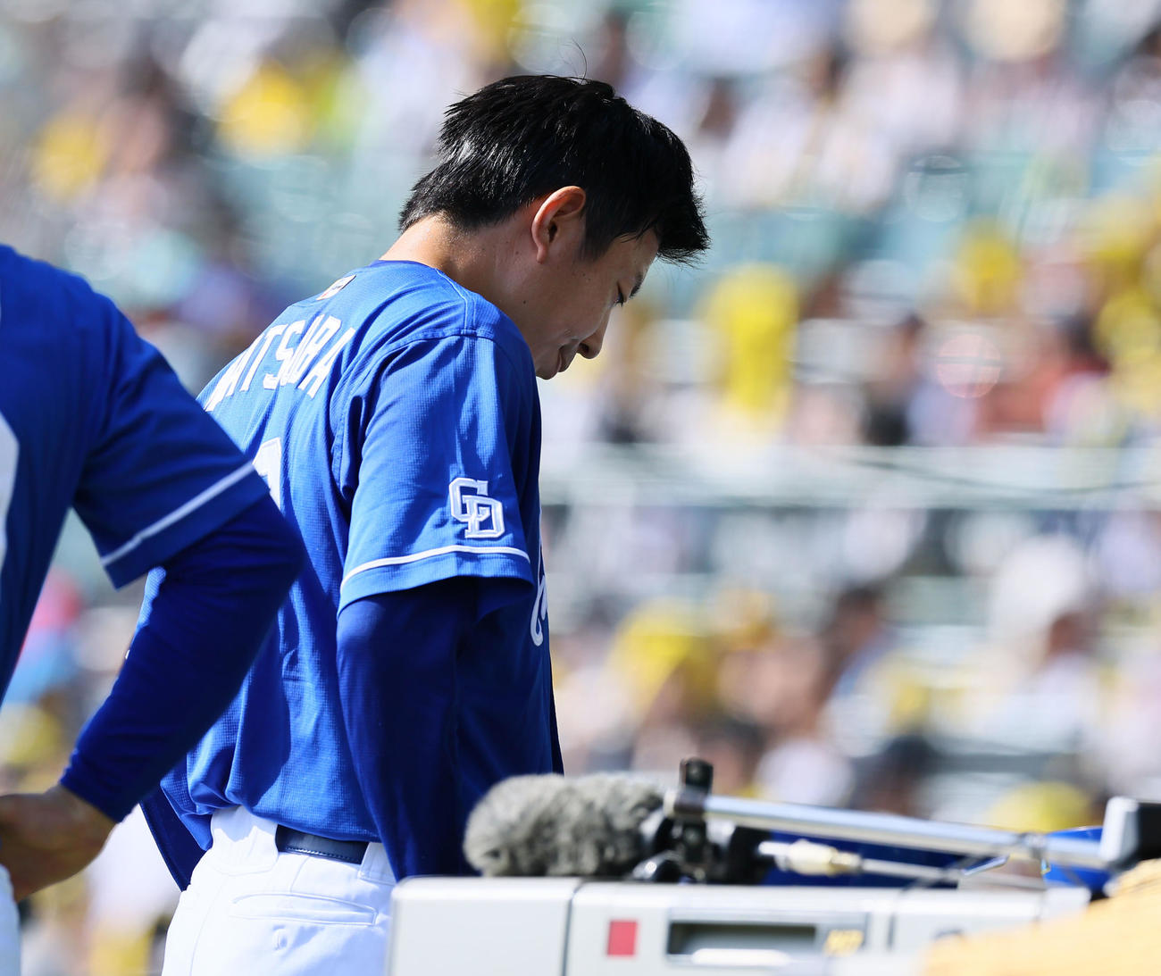 阪神対中日　1回に2失点した中日松葉（撮影・藤尾明華）