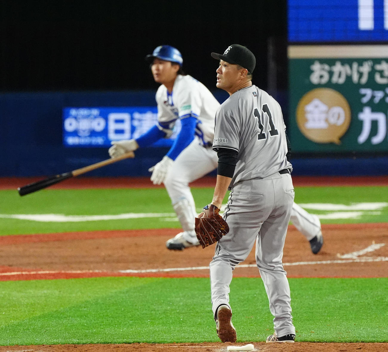 DeNA対巨人　6回裏DeNA2死一、二塁、石上に先制の右越え2点適時二塁打を打たれる田中将（撮影・清水貴仁）