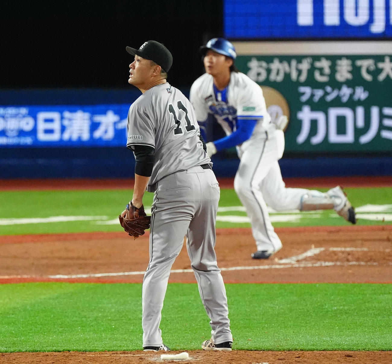 DeNA対巨人　6回裏DeNA2死一、二塁、石上に先制の右越え2点適時二塁打を打たれる田中将（撮影・清水貴仁）