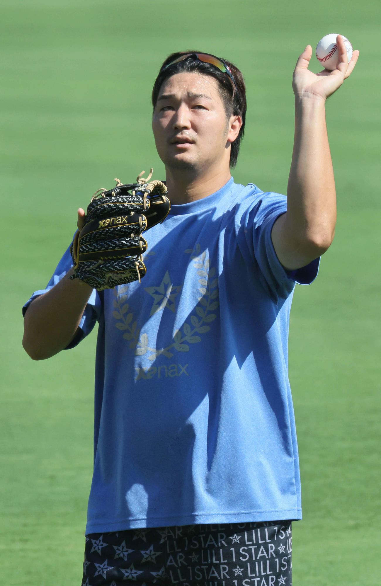 キャッチボールをする床田（撮影・加藤孝規）