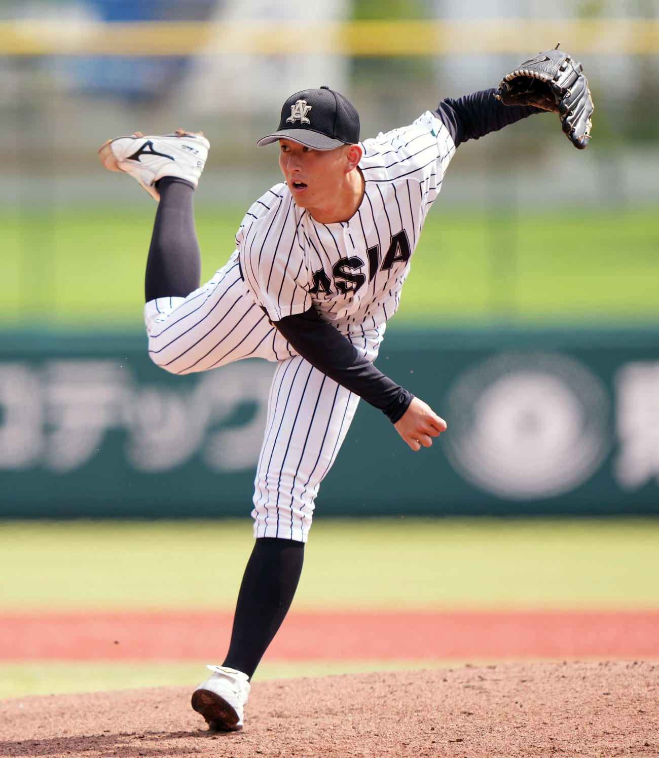 亜大対中大　先発の亜大・斎藤（撮影・小島史椰）
