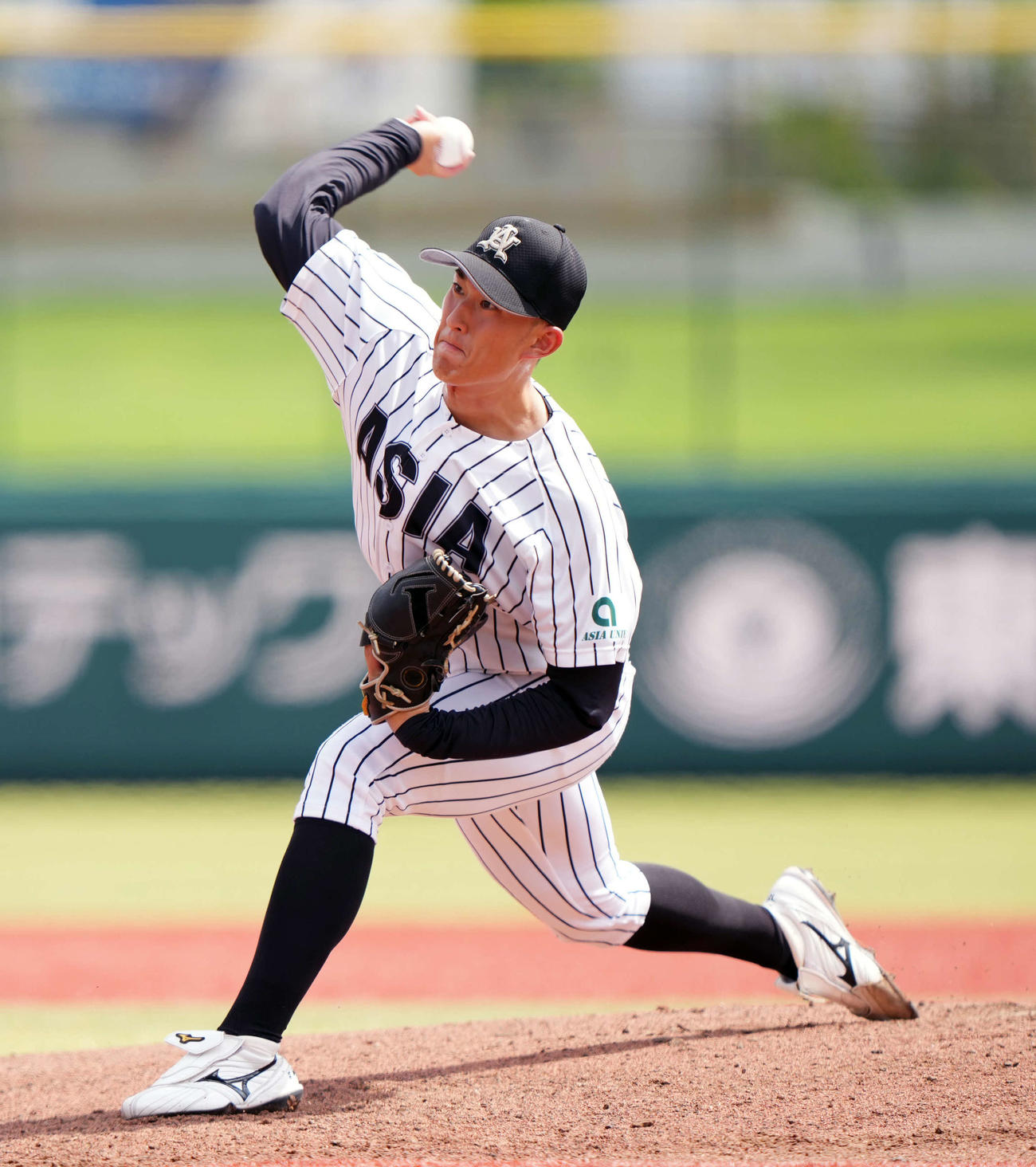 亜大対中大　先発の亜大・斎藤（撮影・小島史椰）