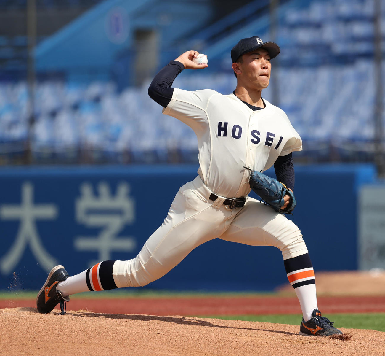 法大対慶大　先発した法大・丸山（撮影・柴田隆二）　　
