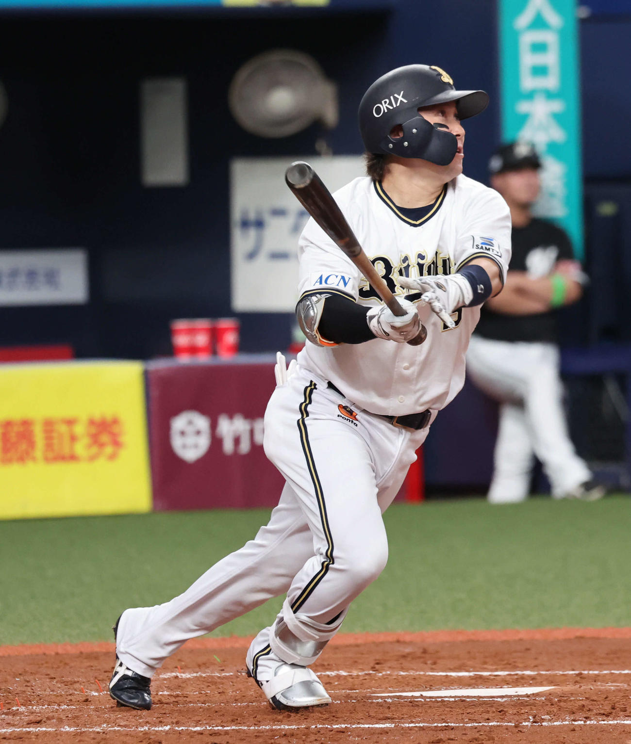オリックス対ロッテ　2回裏オリックス無死一塁、西野は右越えに2点本塁打を放つ（撮影・西尾就之）