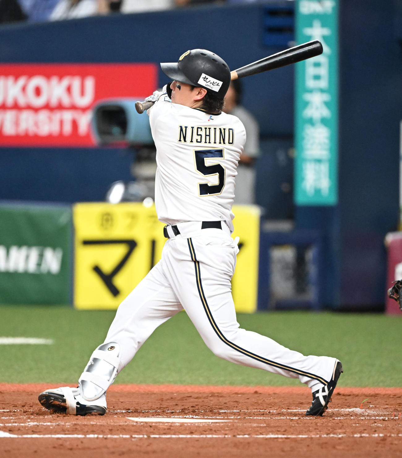 オリックス対ロッテ　2回裏オリックス無死一塁、右越え本塁打を放つ西野（撮影・和賀正仁）