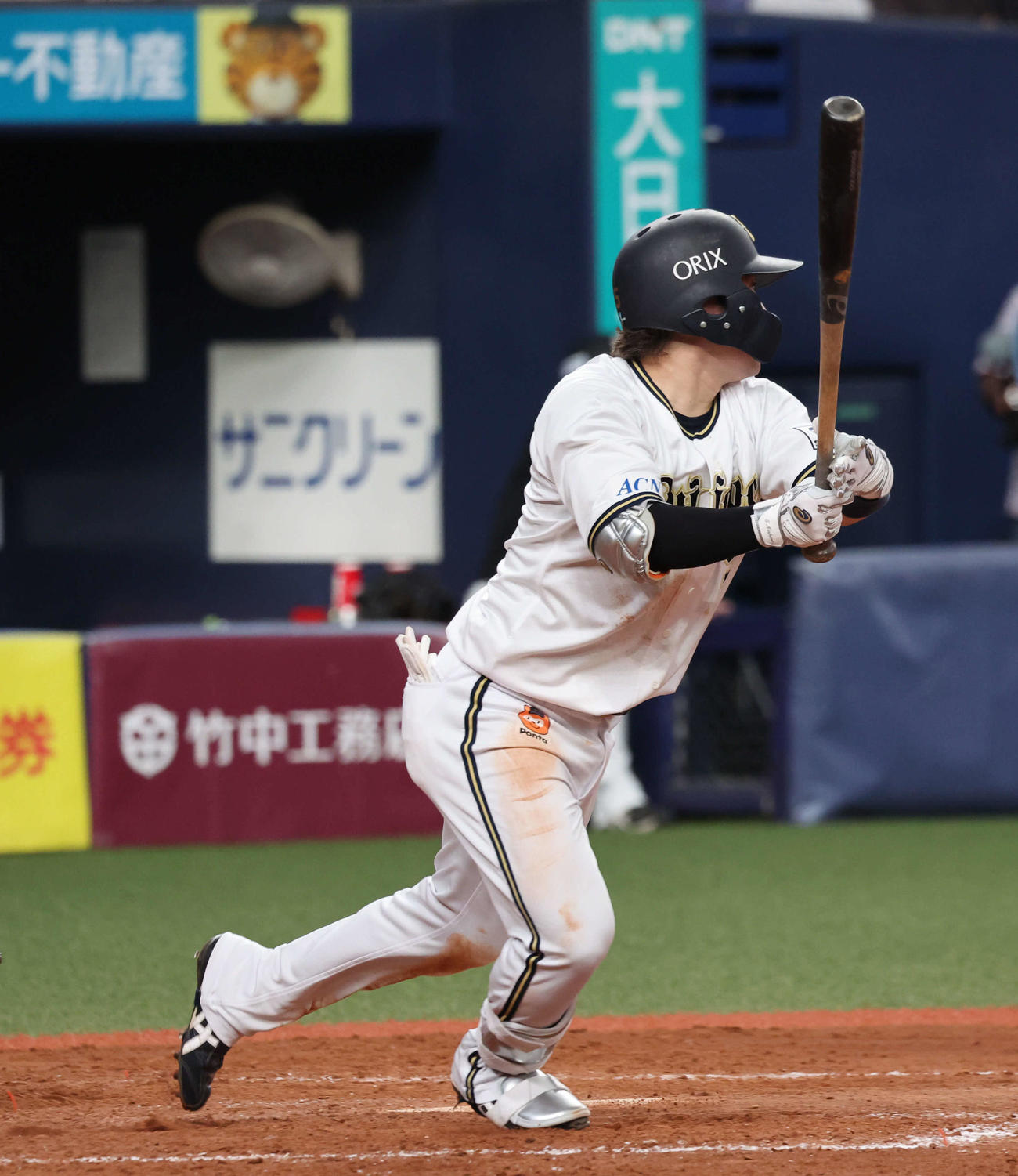 オリックス対ロッテ　5回裏オリックス1死二塁、西野は中前適時打を放つ（撮影・西尾就之）