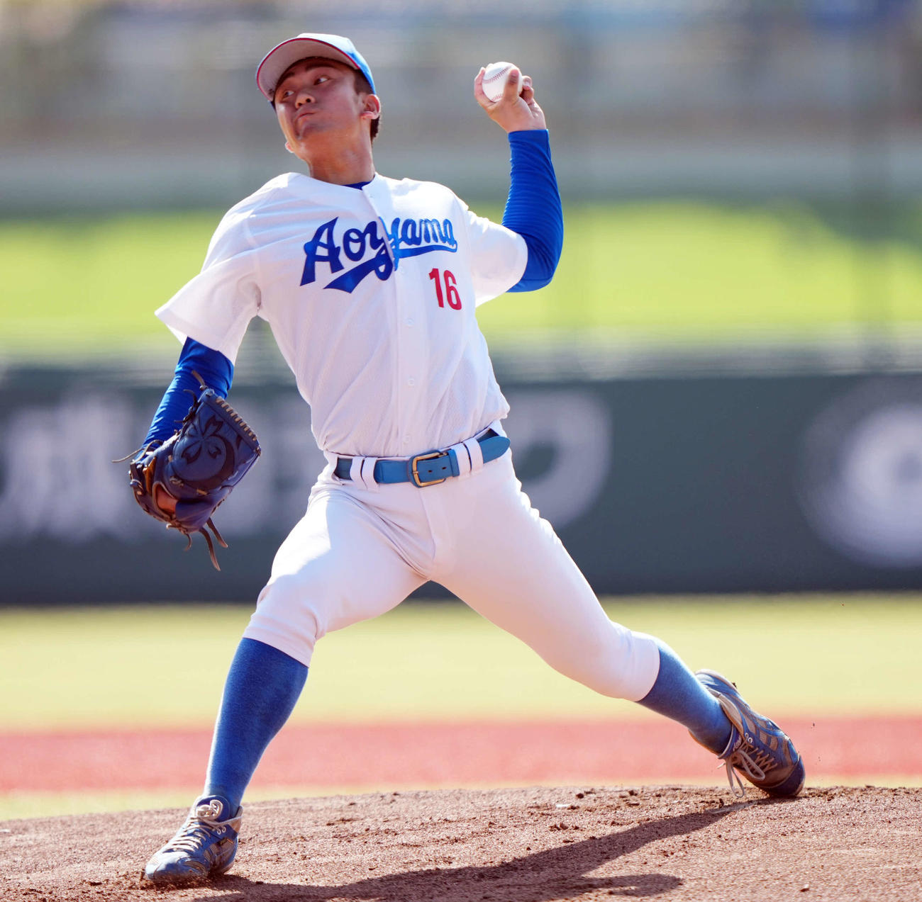 国学院大対青学大　先発の青学大・渡辺（撮影・小島史椰）