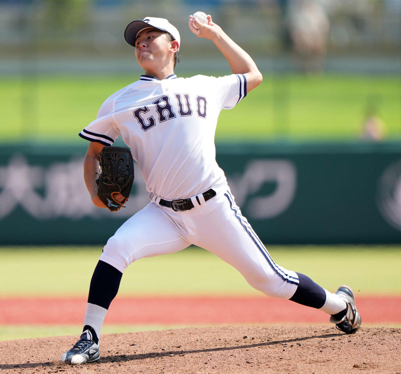 中大対亜大　先発の中大・山口（撮影・小島史椰）