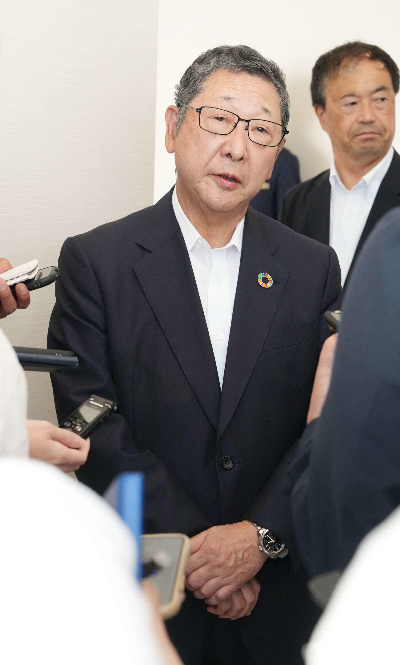 NPBオーナー会議を終え報道陣の取材に応える西武後藤高志オーナー（撮影・小沢裕）