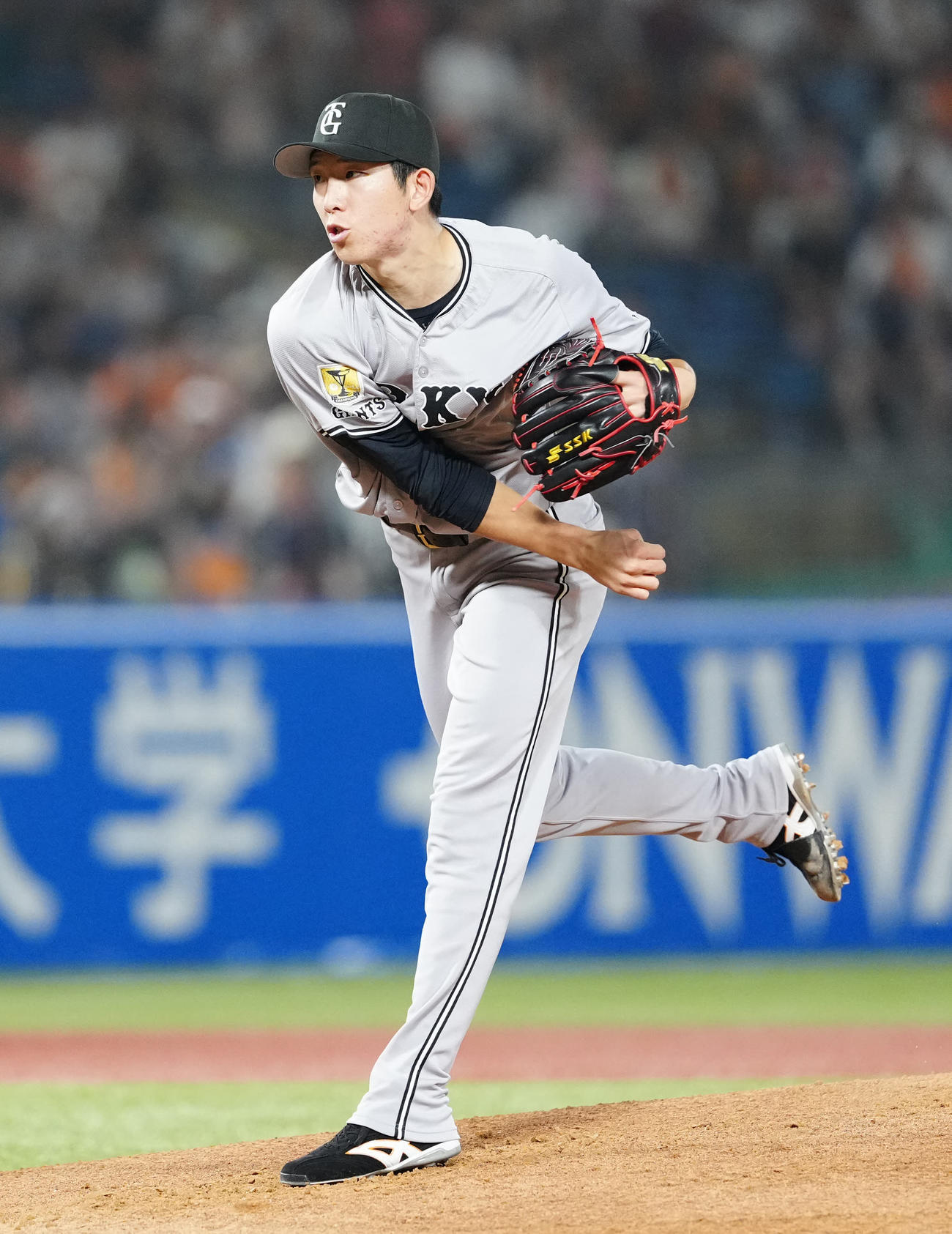 ヤクルト対巨人　巨人先発の戸郷（撮影・江口和貴）