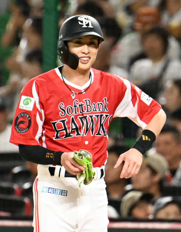 ソフトバンク対西武　2回裏ソフトバンク2死満塁、周東は押し出し四球を選ぶ（撮影・林敢治）