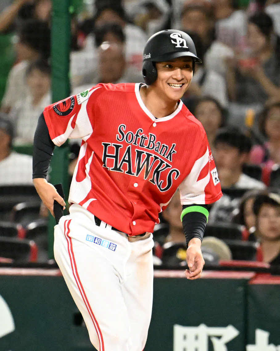 ソフトバンク対西武　2回裏ソフトバンク2死満塁、柳町は押し出し四球を選ぶ（撮影・林敢治）＝