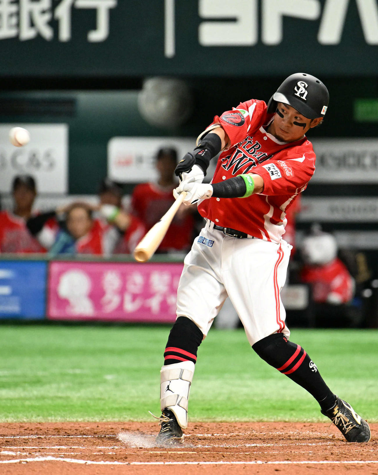 ソフトバンク対西武　2回裏ソフトバンク2死満塁、牧原大は左前に適時打を放つ（撮影・林敢治）