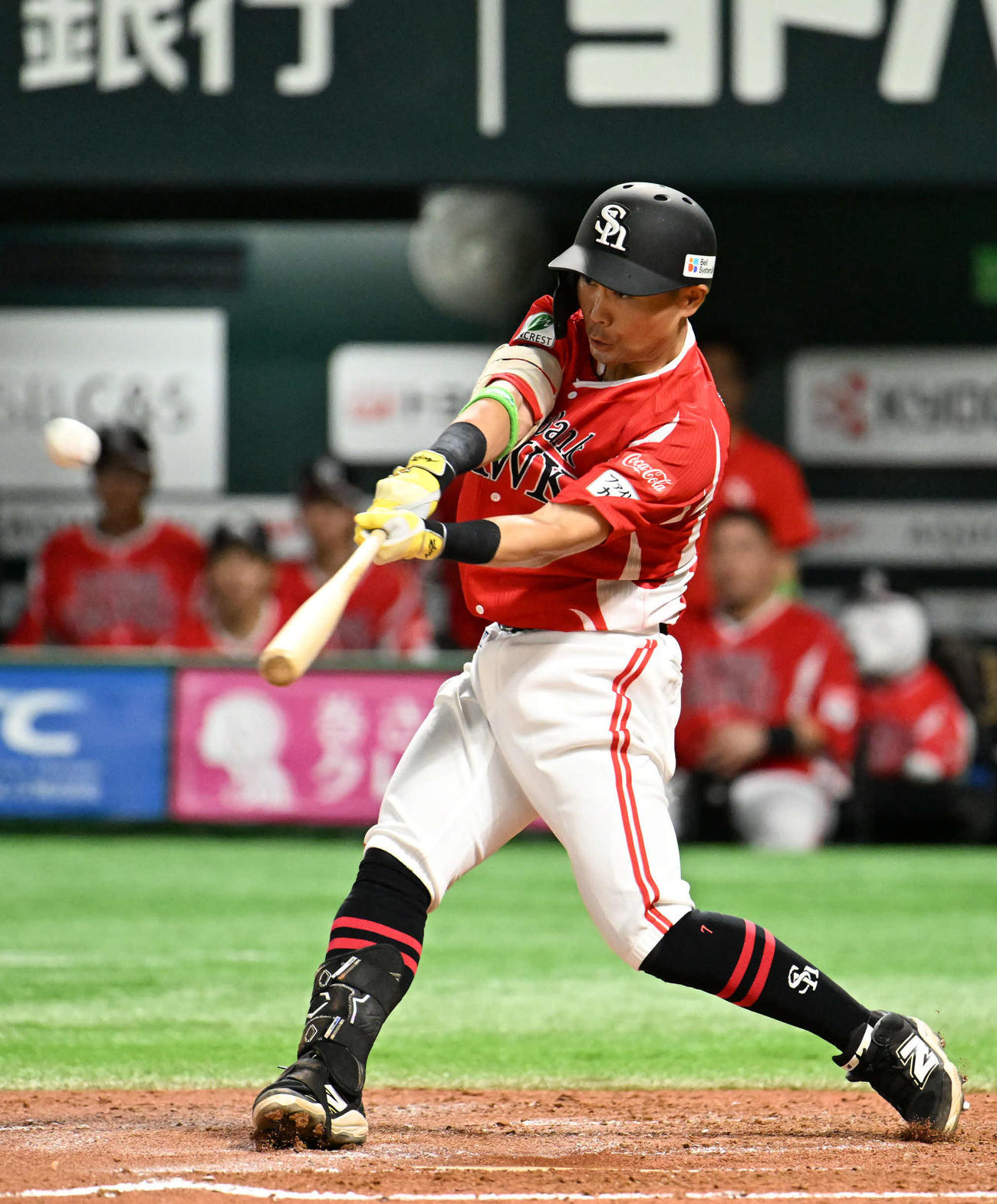 ソフトバンク対西武　2回裏ソフトバンク2死一、二塁、中村は右前に適時打を放つ（撮影・林敢治）