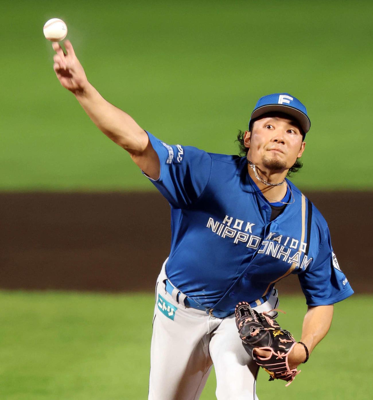 楽天対日本ハム　力投する日本ハム先発の伊藤（撮影・浅見桂子）