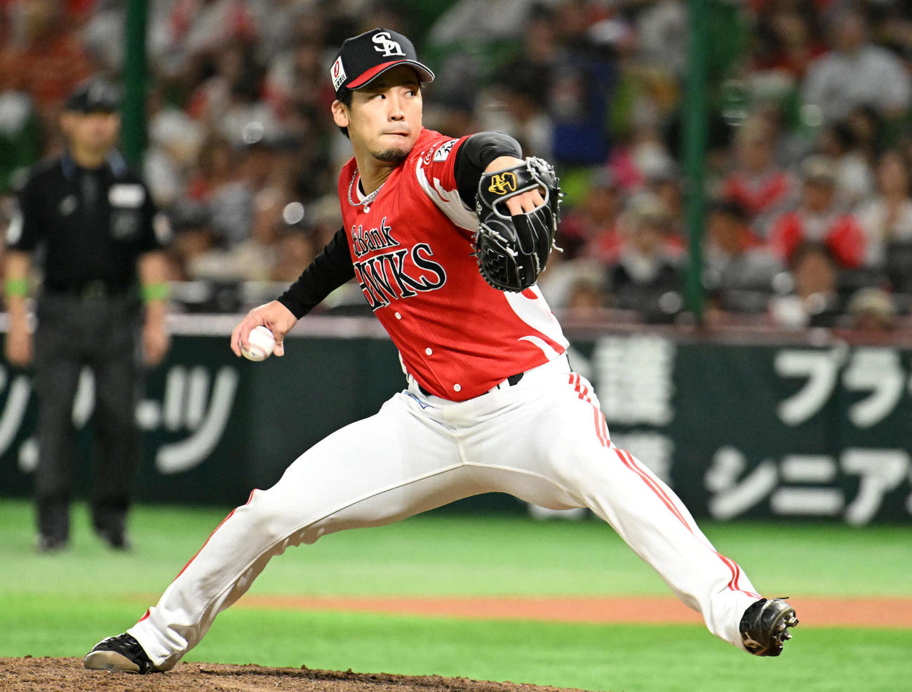 ソフトバンク対西武　ソフトバンク2番手投手の尾形（撮影・林敢治）