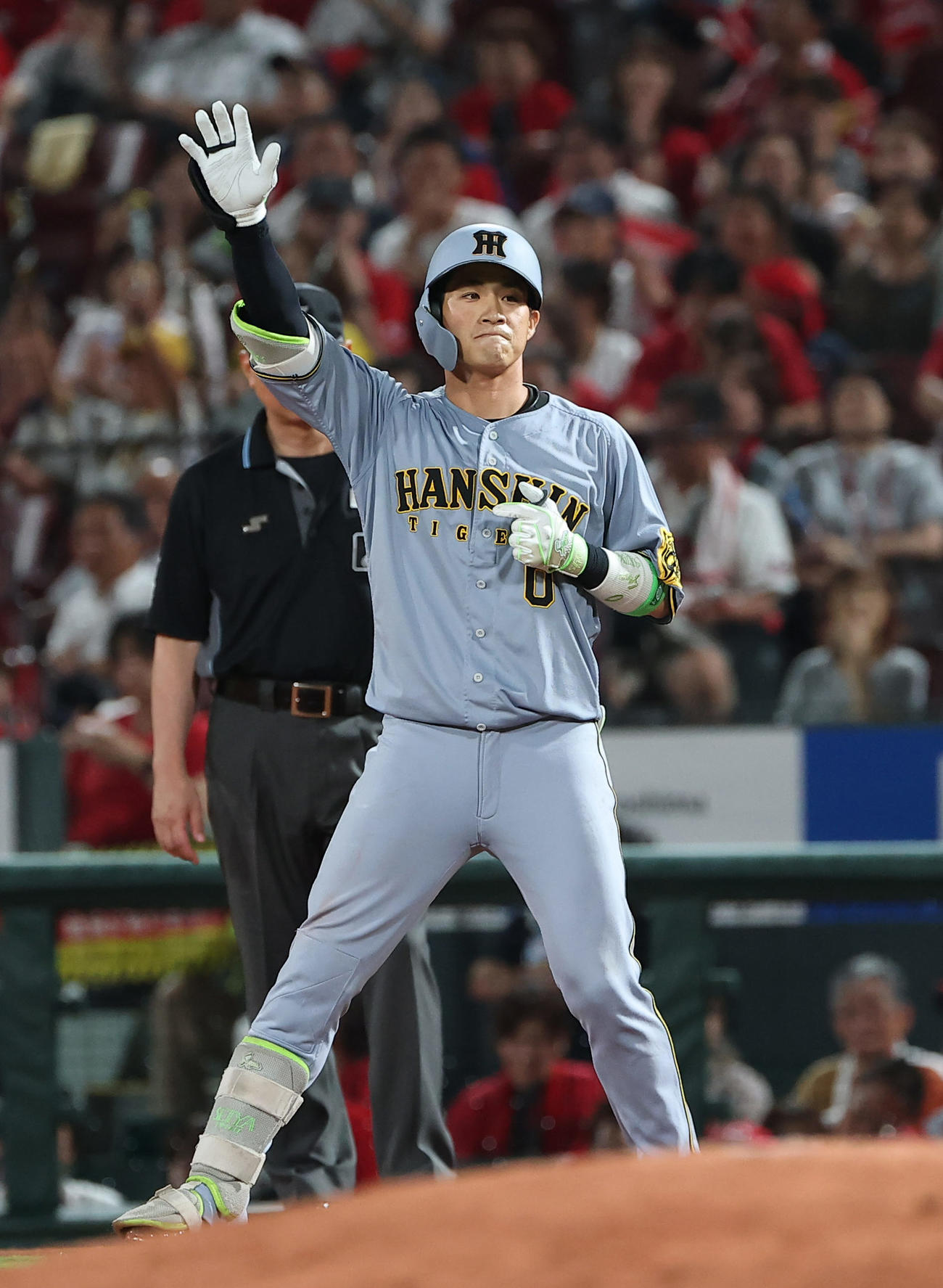 広島対阪神　6回表阪神無死一、三塁、木浪は中前に勝ち越し適時打を放つ（撮影・上田博志）
