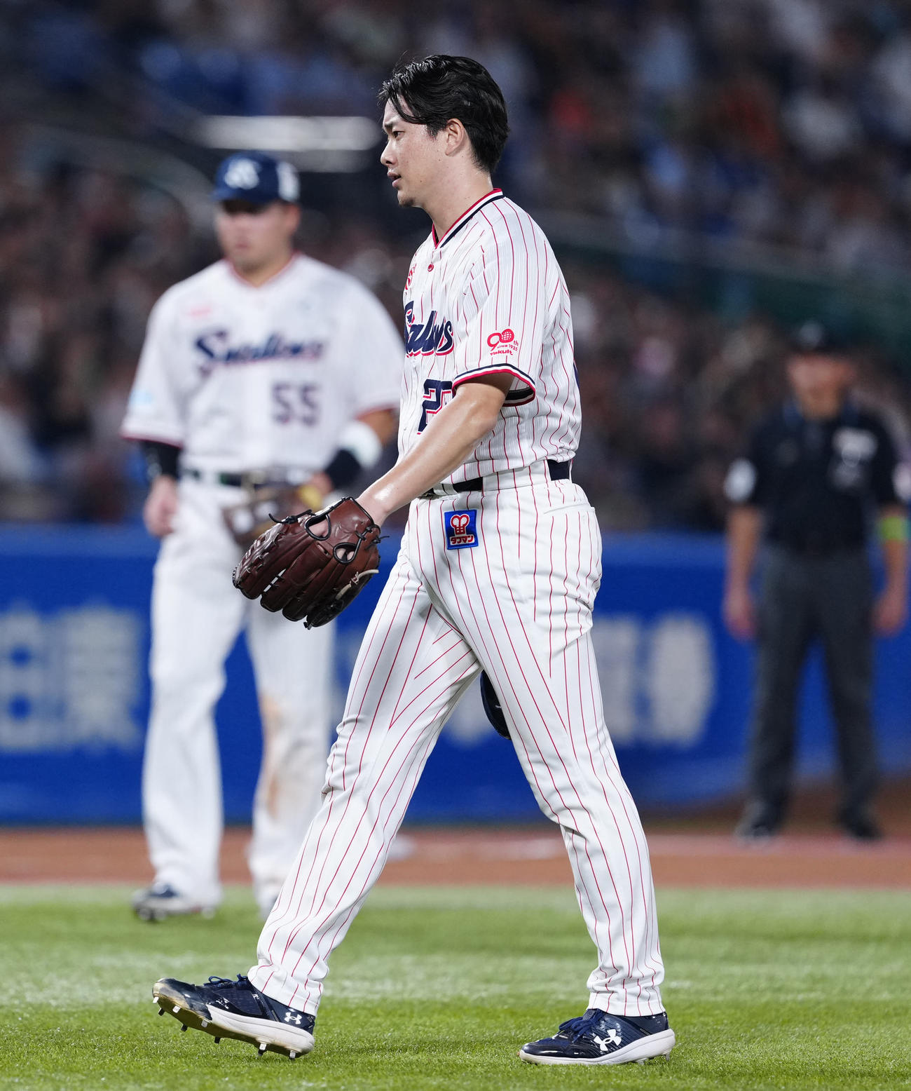 ヤクルト対巨人　8回表巨人無死一塁、岸田への死球で厳しい表情の木沢（撮影・江口和貴）