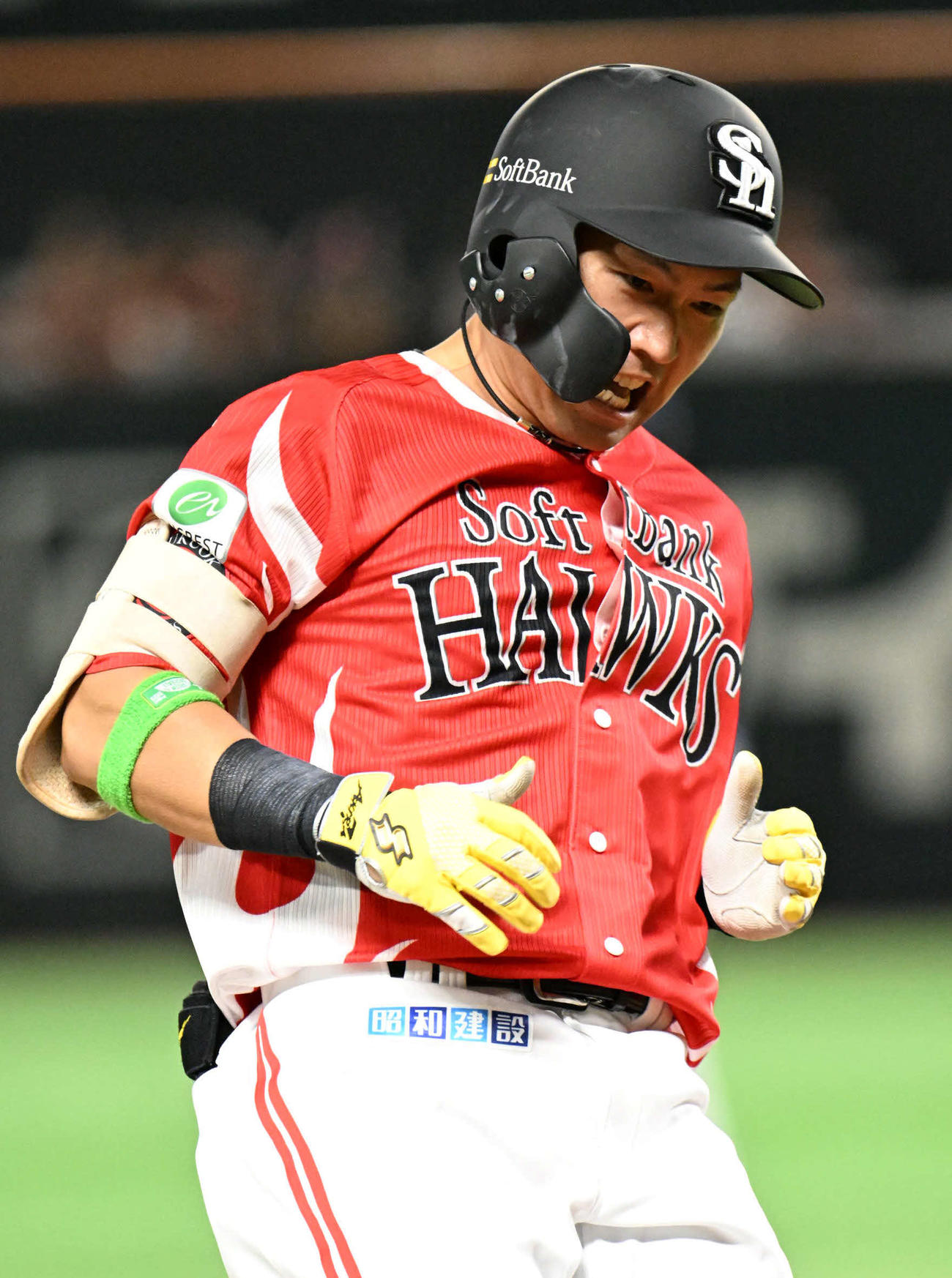 ソフトバンク対西武　2回裏ソフトバンク2死一、二塁、中村は右前に適時打を放つ（撮影・林敢治）