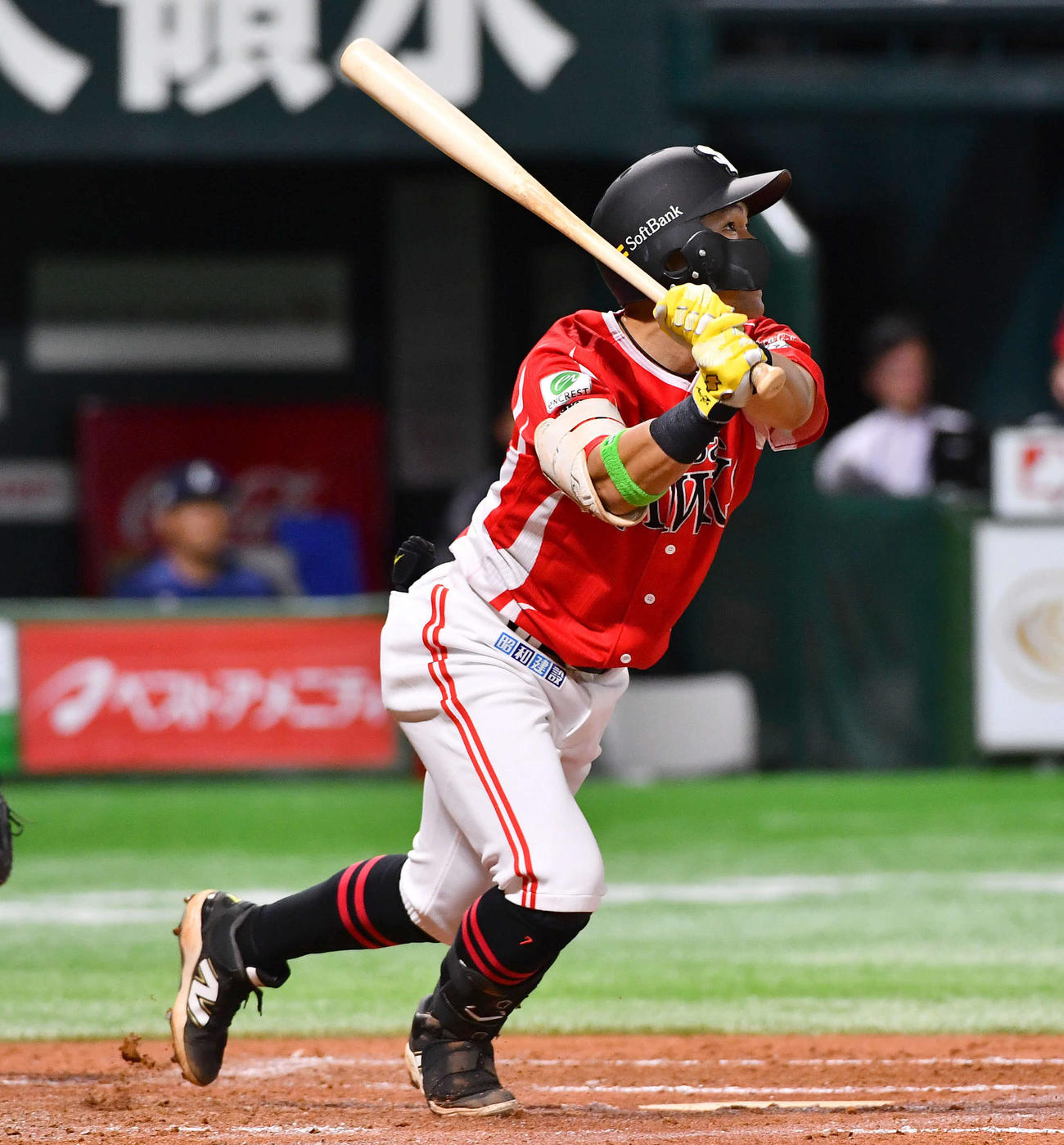 ソフトバンク対西武　2回裏ソフトバンク2死一、二塁、中村は右越え2点適時三塁打を放つ（撮影・岩下翔太）