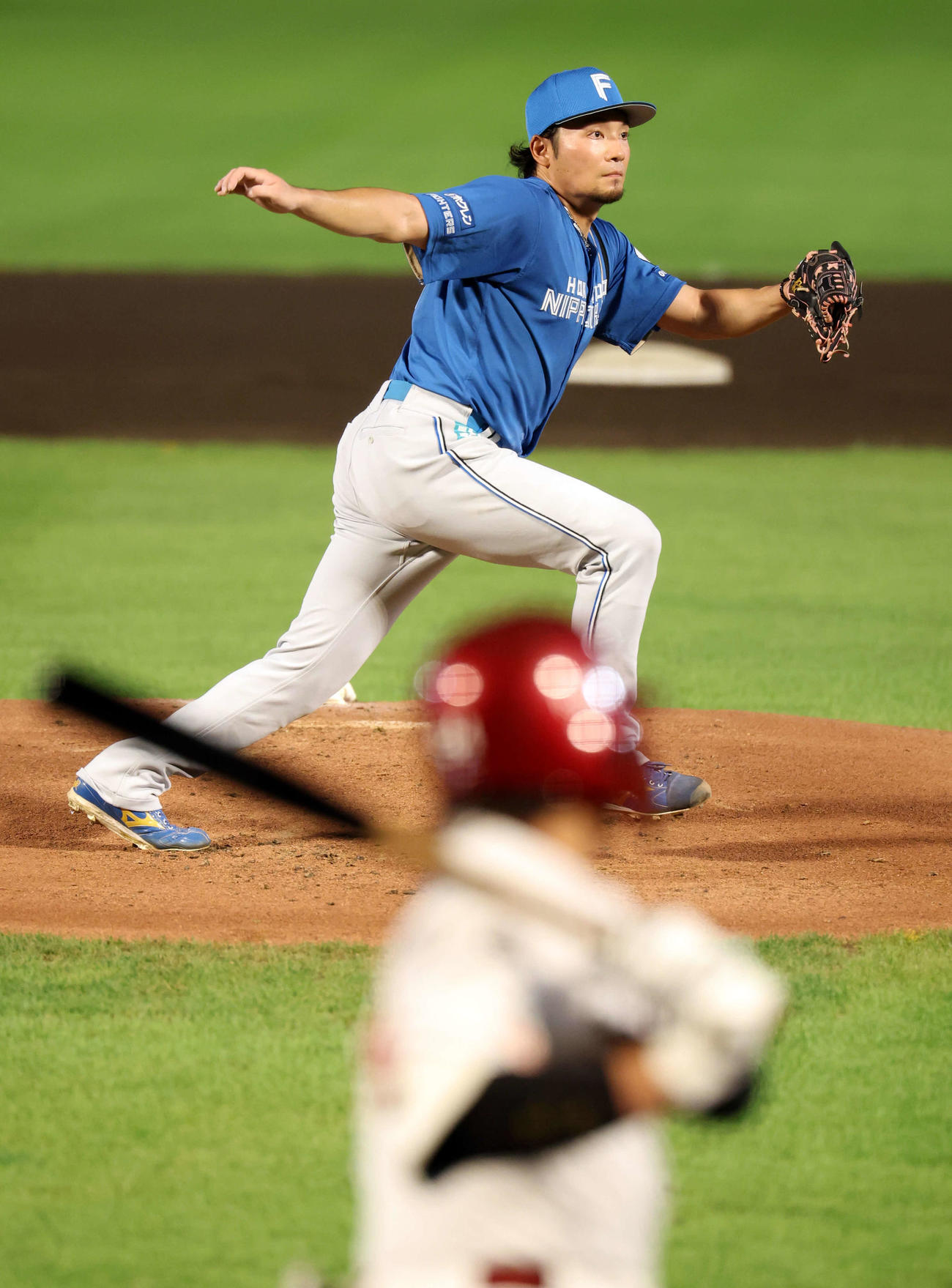 楽天対日本ハム　1回裏楽天2死、黒川を一塁ゴロに仕留める伊藤（撮影・浅見桂子）