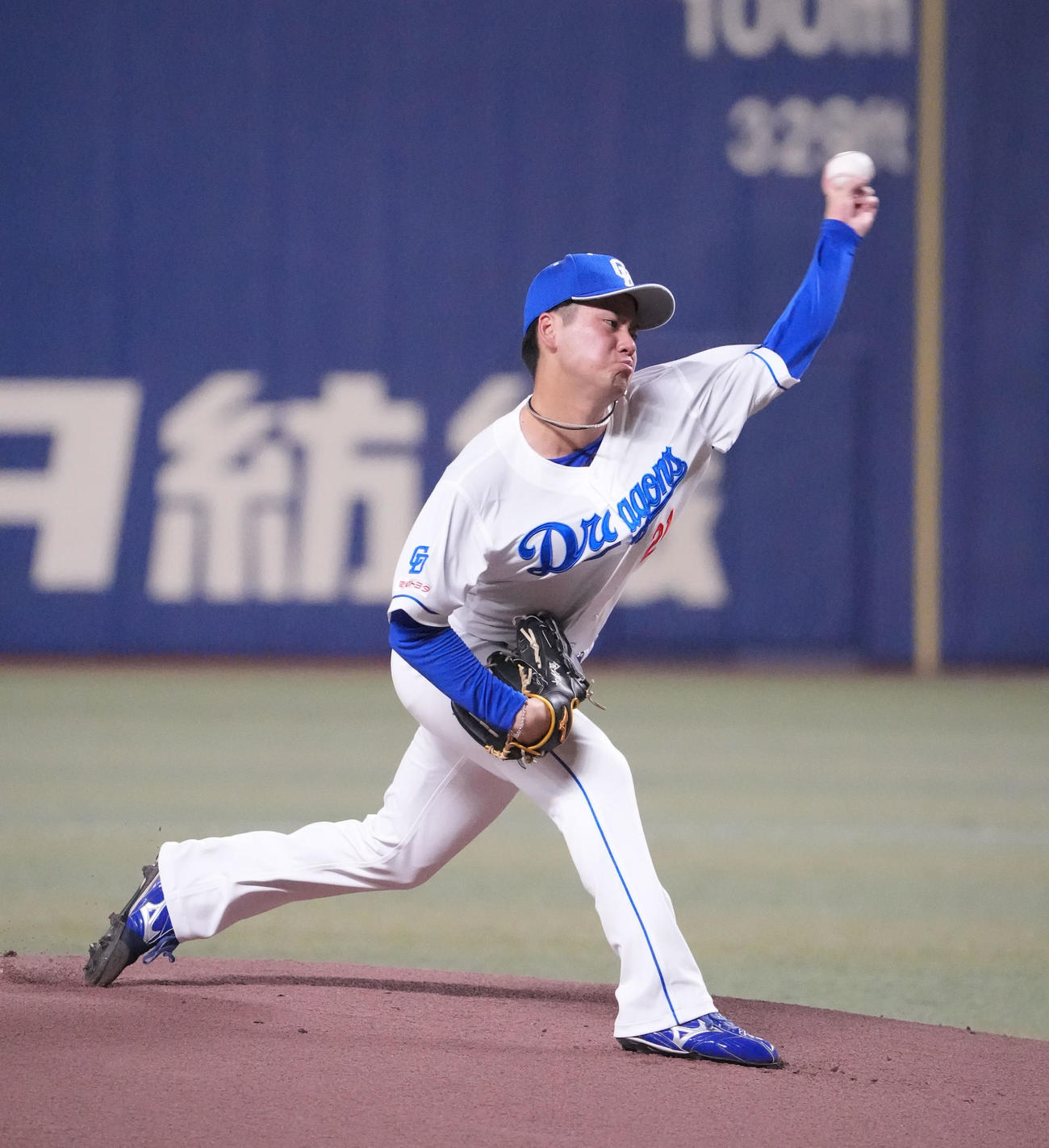 中日対DeNA 1回表、登板する中日先発の金丸（撮影・森本幸一）