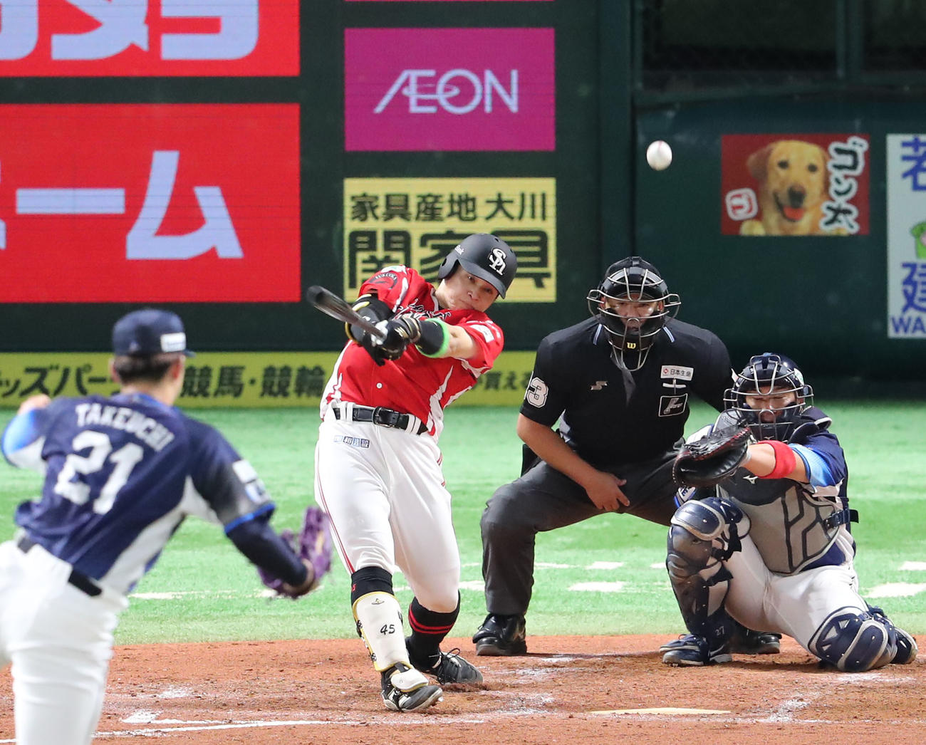 ソフトバンク対西武　3回裏ソフトバンク無死、谷川原は中越え二塁打を放つ（撮影・梅根麻紀）