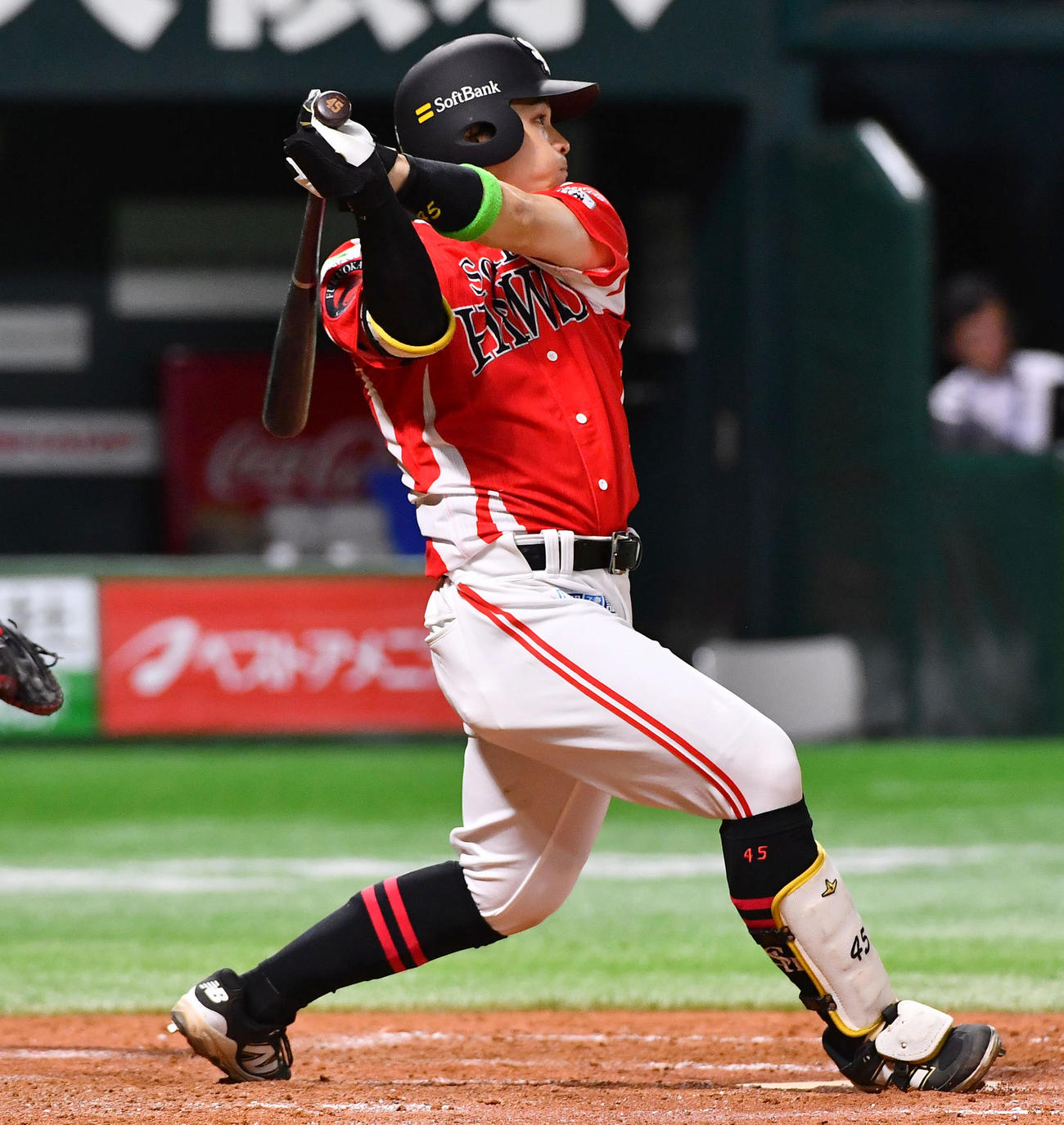 ソフトバンク対西武　3回裏ソフトバンク無死、谷川原は中二塁打を放つ（撮影・岩下翔太）