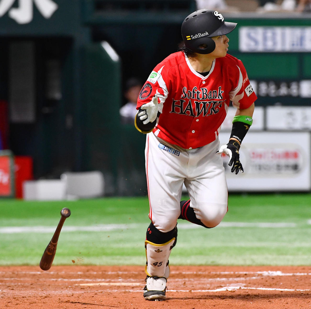 ソフトバンク対西武　3回裏ソフトバンク無死、谷川原は中二塁打を放つ（撮影・岩下翔太）
