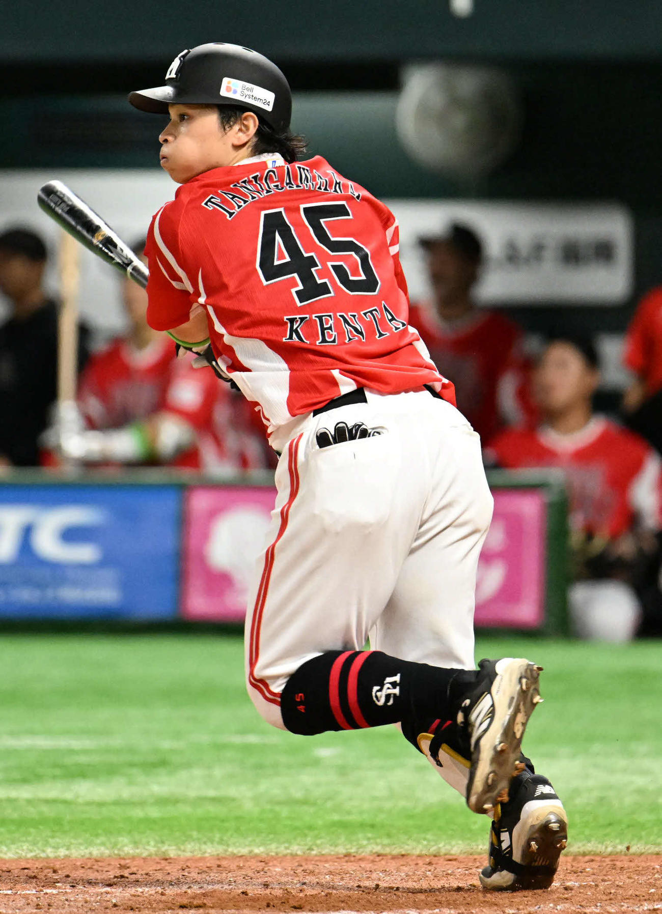 ソフトバンク対西武　3回裏ソフトバンク無死、谷川原は中前に二塁打を放つ（撮影・林敢治）