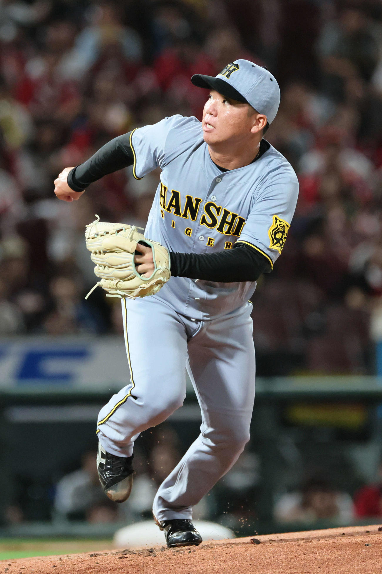広島対阪神　2回裏広島1死、坂倉の投ゴロを処理する村上（撮影・加藤孝規）