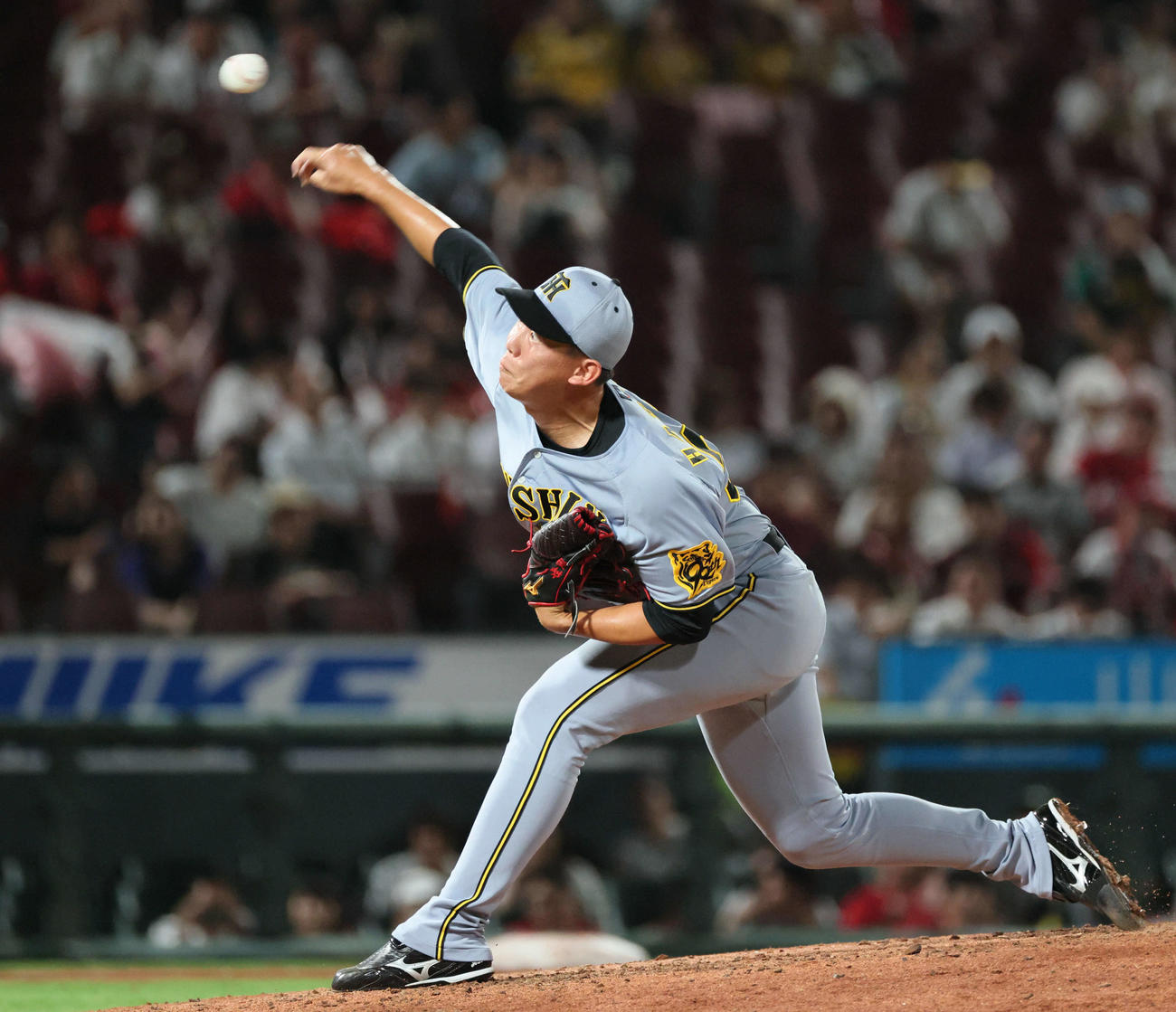 広島対阪神　8回裏広島、阪神3番手の畠（撮影・加藤孝規）
